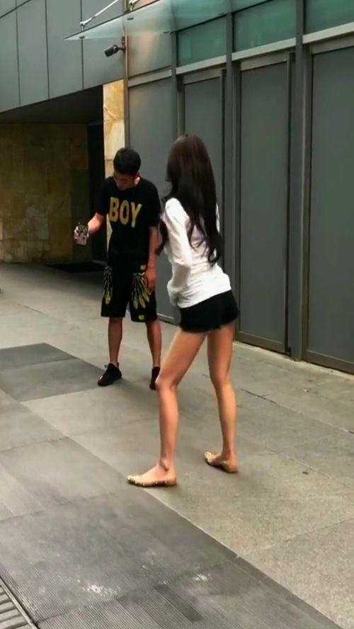 苹果姐姐网红舞蹈视频,火辣舞姿引爆网络，成为新一代舞蹈女神